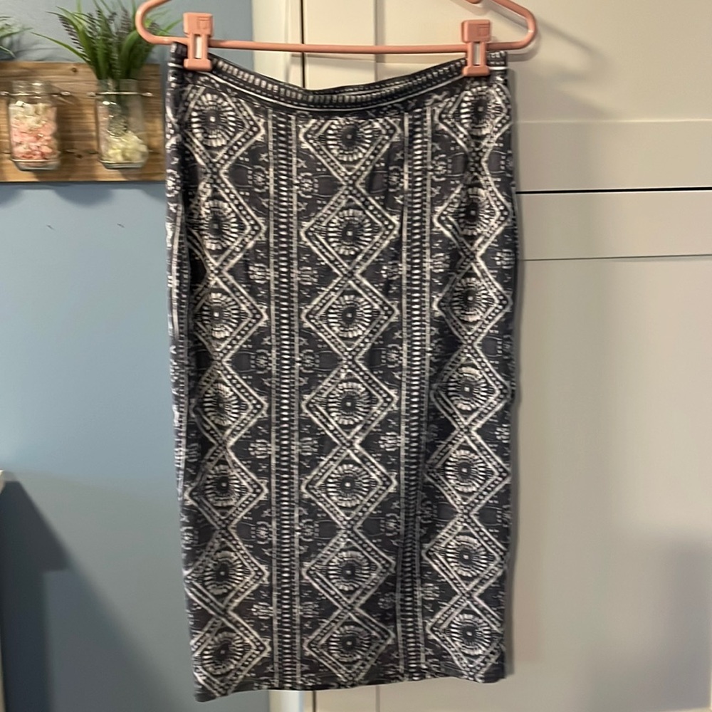 NWT Willow & Clay women’s skirt, size medium, color, slate blue